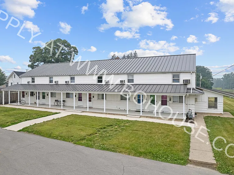 3202 McArthur Dr — Photo 2