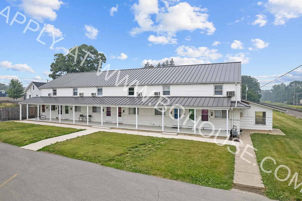 Building Photo - 3202 McArthur Dr