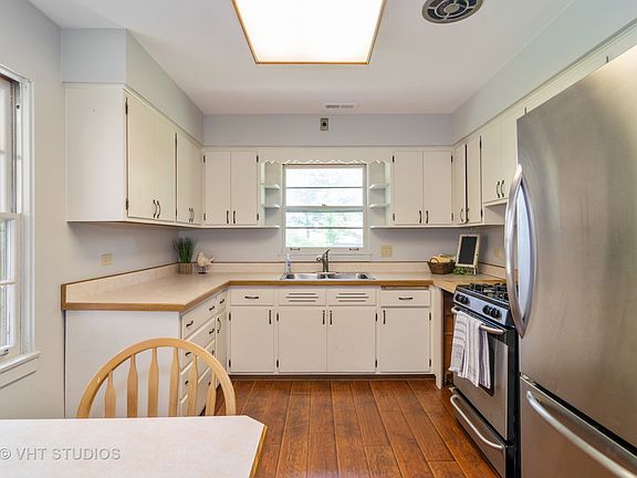 3rd image of 230 N Forest Ct