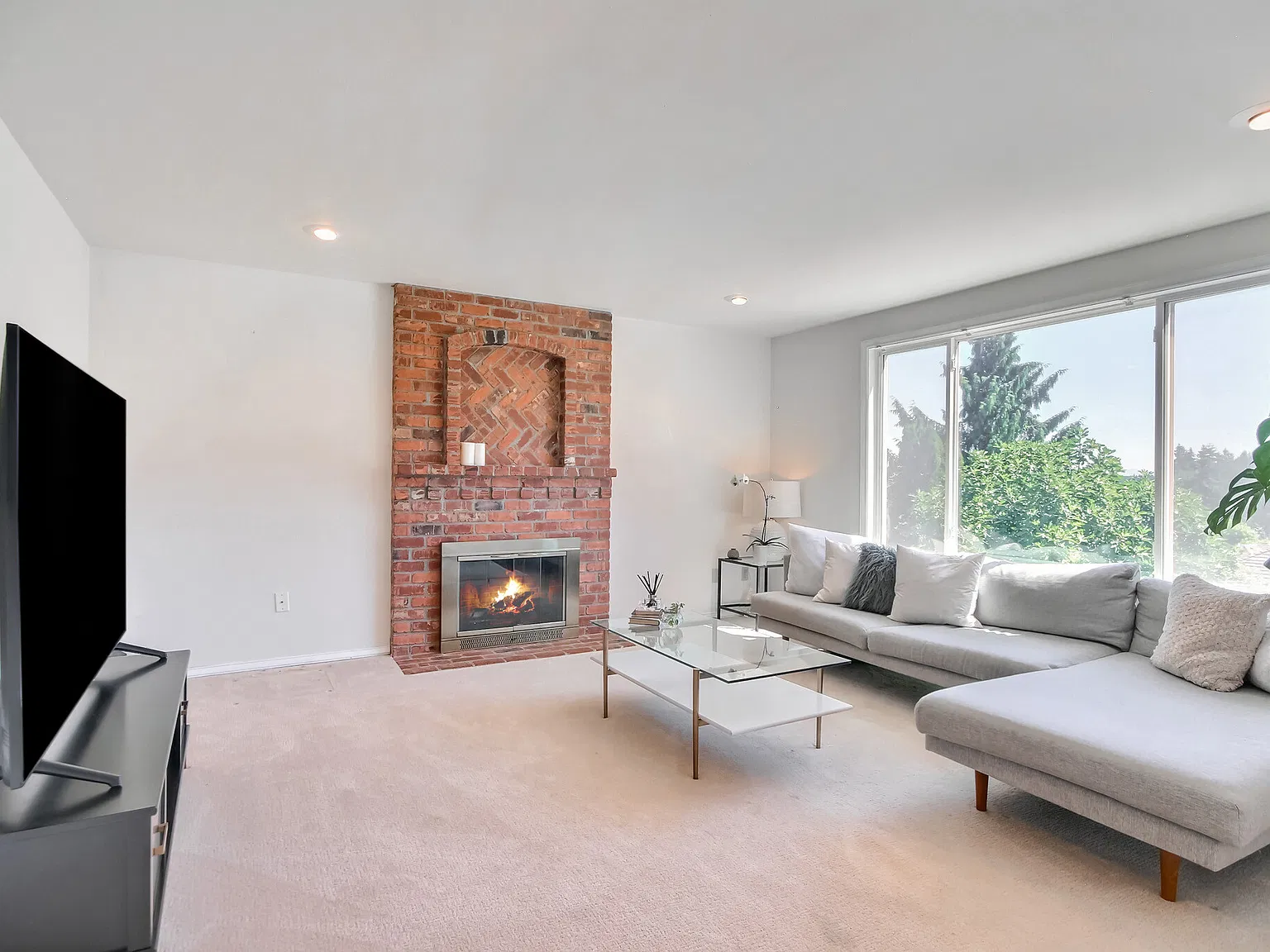 4 bed, 3770 sqft, $5,000 — Photo 3