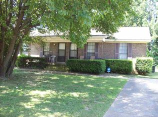 15 Georgian Cv, Jackson, TN 38305