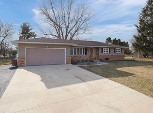 113 Valley Brook Dr, Blue Grass, IA 52726