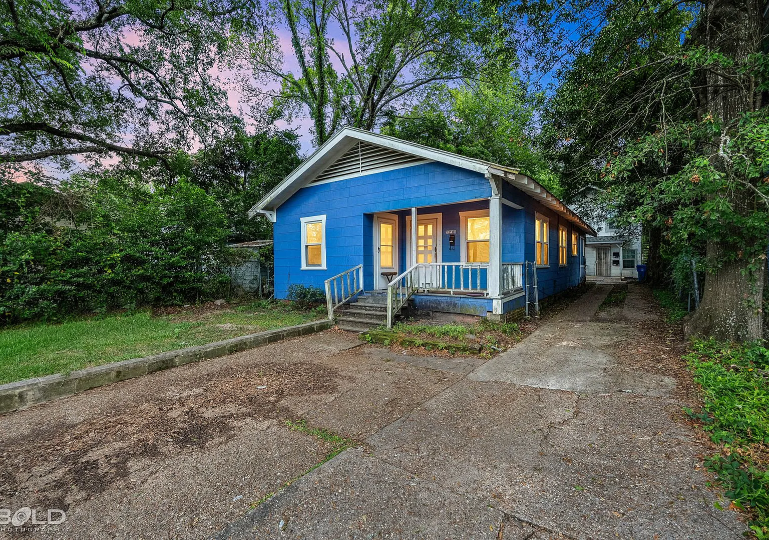 Spacious 3-Bedroom Home with Covered Porches in Shreveport — Photo 4