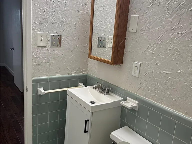 803 W 28th St #206 — Photo 18
