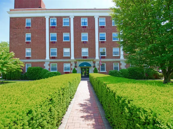 360 Stewart Avenue #3B, Garden City, NY 11530