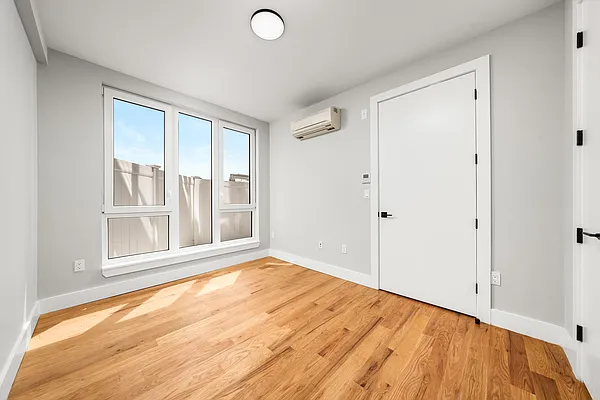 Rented by Nooklyn NYC LLC | media 80