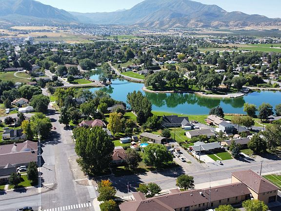 4th image of 121 S Main St