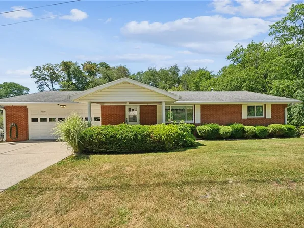 4020 W Lake Dr, Irwin, PA 15642