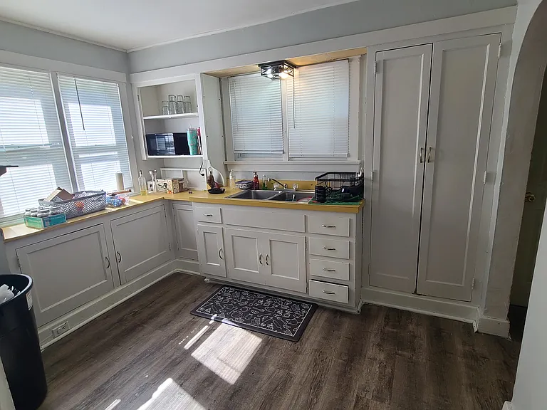 61 Leighton Ave — Photo 4