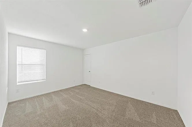 5430 Longshadow Dr — Photo 4