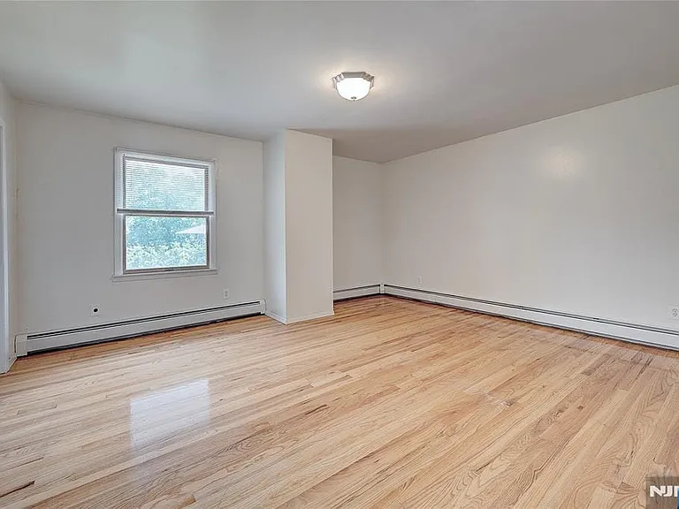 33 Fournier Cres — Photo 12