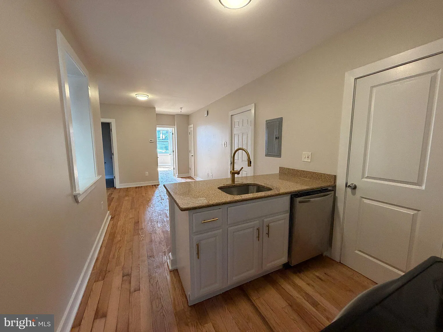 2 bed, 1.0 bath, 680 sqft, $1,550 — Photo 2