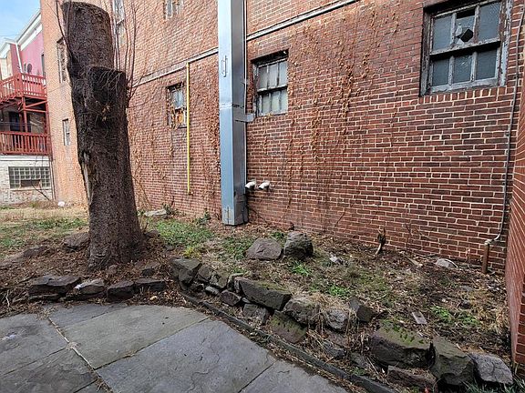 3rd image of 146 N 5th St