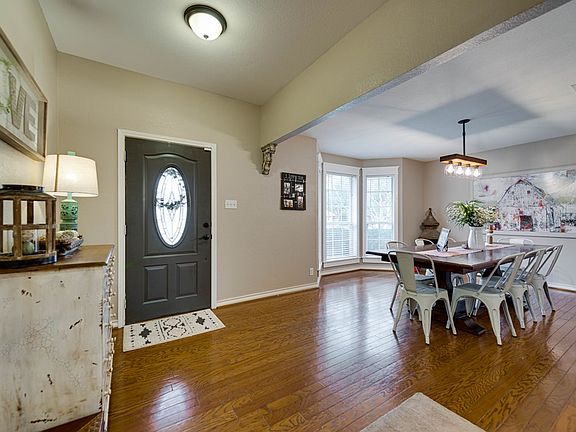 2nd image of 5113 Sherwood Dr