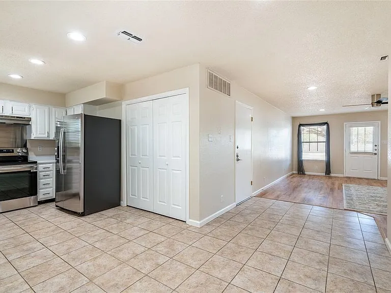 511 Algerita Dr #A — Photo 8