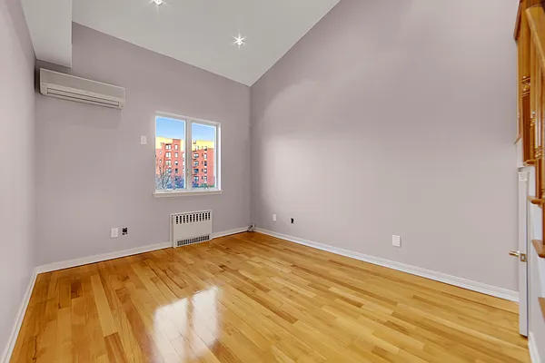 Sold by Alina Levina, LREB | media 10