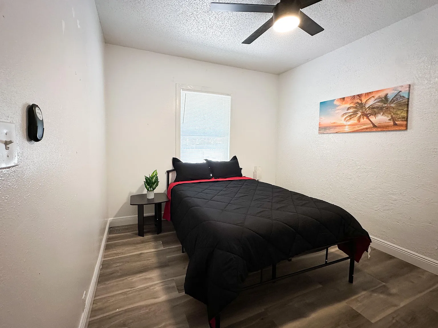4 bed, 1.0 bath, 875 sqft, $849 — Photo 2