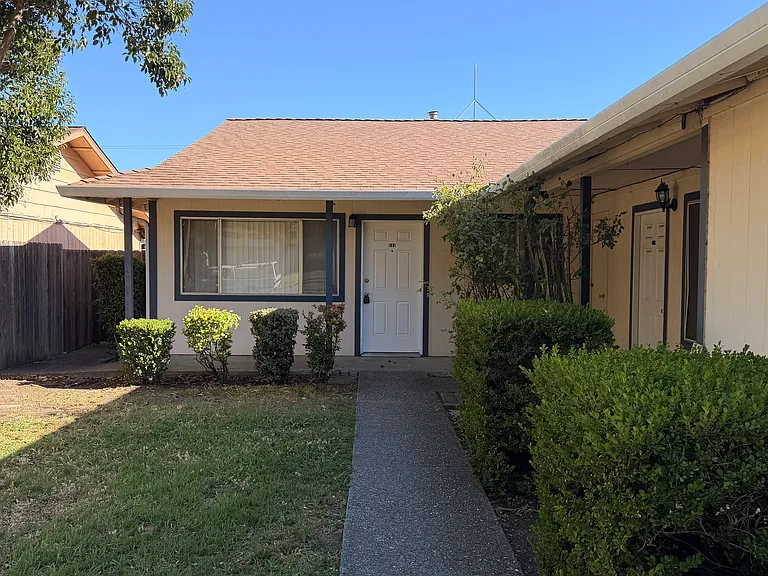 541 Pacific Ave — Photo 2