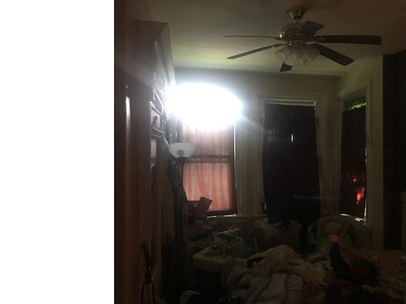 3rd image of 2221 W Cumberland St