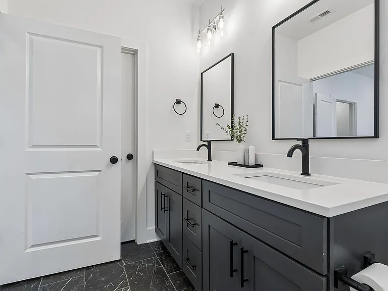 700 N Dupont Ave #310A — Photo 33