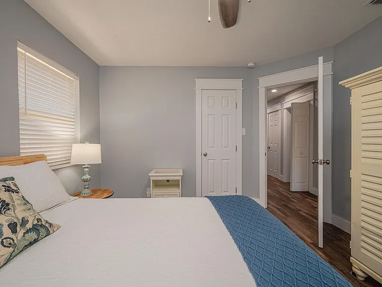 511 N Racine St — Photo 22