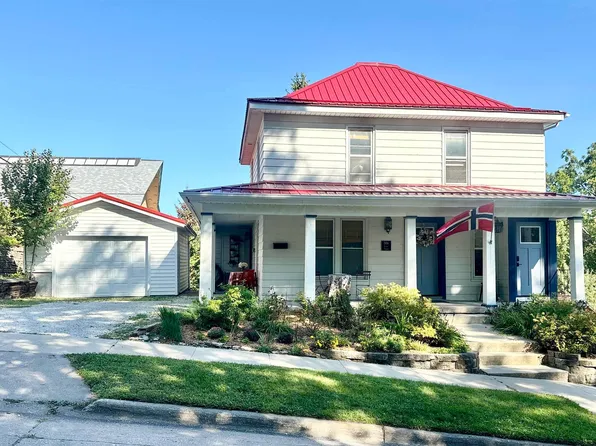 306 Court St, Decorah, IA 52101