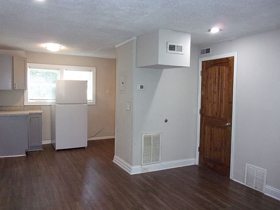 4th image of 2405-1 Julia Ave