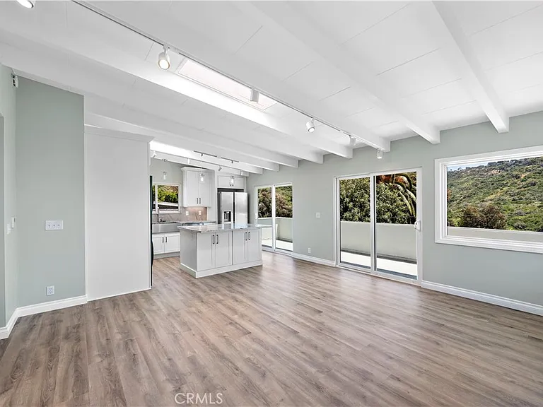 1435 Bluebird Canyon Dr — Photo 6