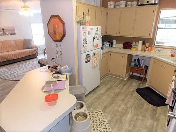 4th image of 1733 Red Pine Ave