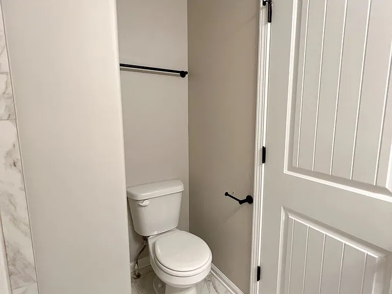 358 Chalet Cir — Photo 31