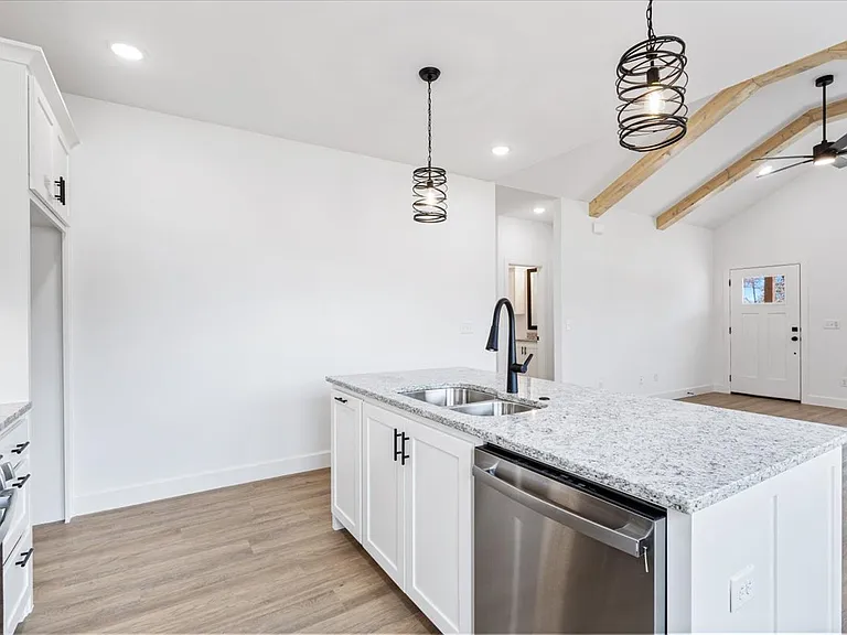 40 Hebrides Dr — Photo 11