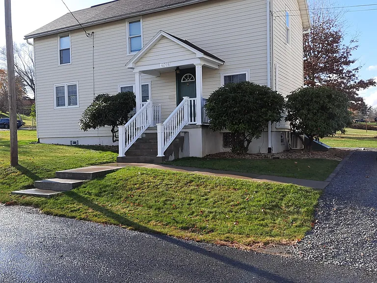 401 1/2 South Ave — Photo 1