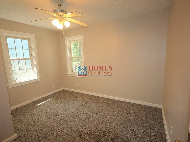 1713 Hawthorne Ave — Photo 11