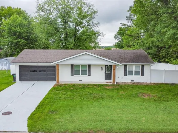 510 Country Meadow Ln, Belleville, IL 62221
