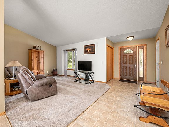 3rd image of 6194 Karmen Ave NE