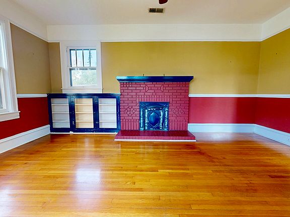 2nd image of 609 Holly St