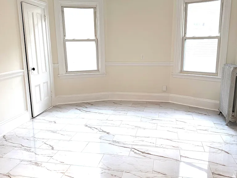 8 Poplar St — Photo 2