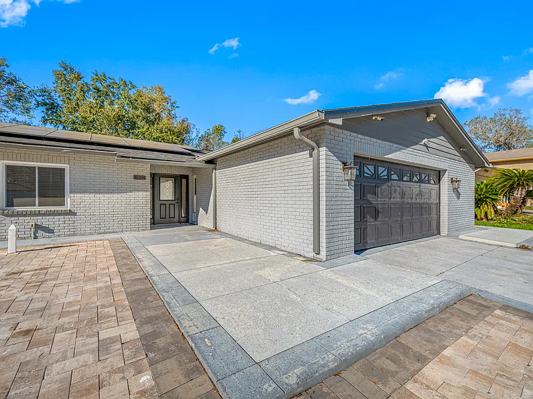 16324 Bonneville Dr — Photo 4
