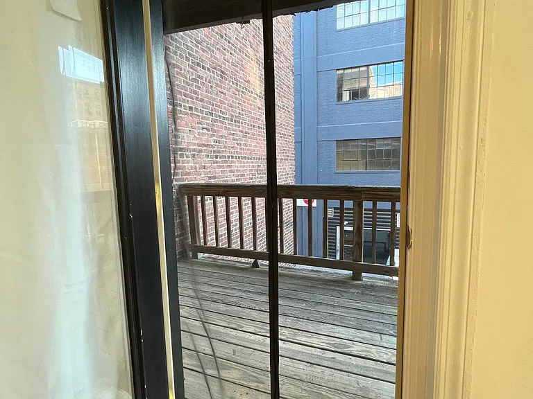Bedroom with access to balcony