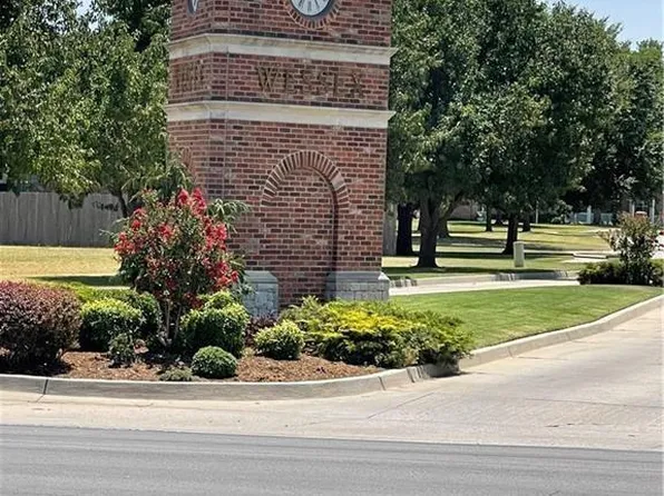 1523 Strawberry Flds #9, El Reno, OK 73036