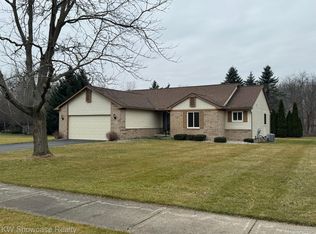 3945 Centennial Dr, Highland, MI 48356