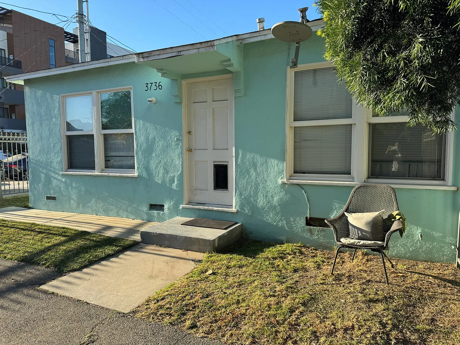 3736 S Bentley Ave — Photo 4