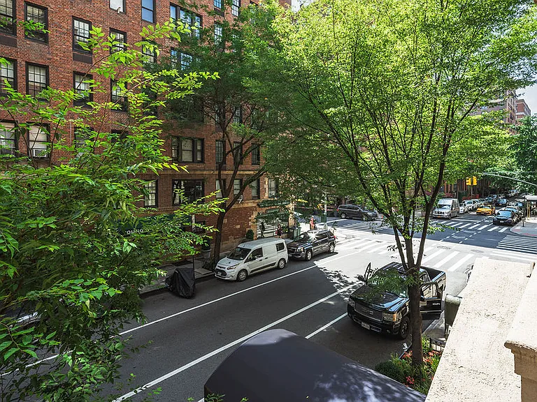 23 E 10th St #218 — Photo 7