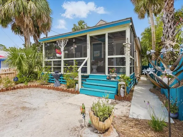681 6th St, Cedar Key, FL 32625