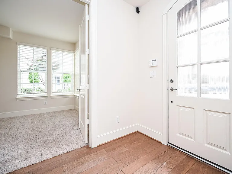 9546 London Bridge Sta — Photo 20