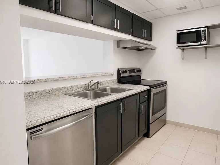 7601 E Treasure Dr #910 — Photo 8