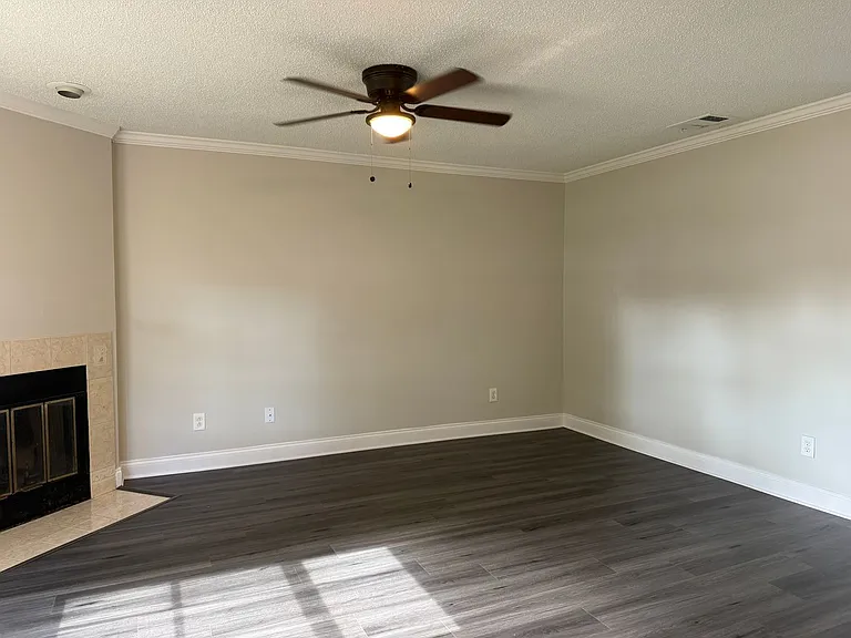 2982 Embassy Ct — Photo 4