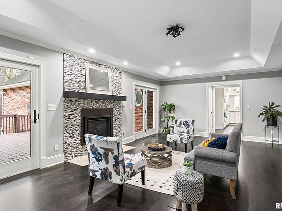 3rd image of 804 Fairfax Ct