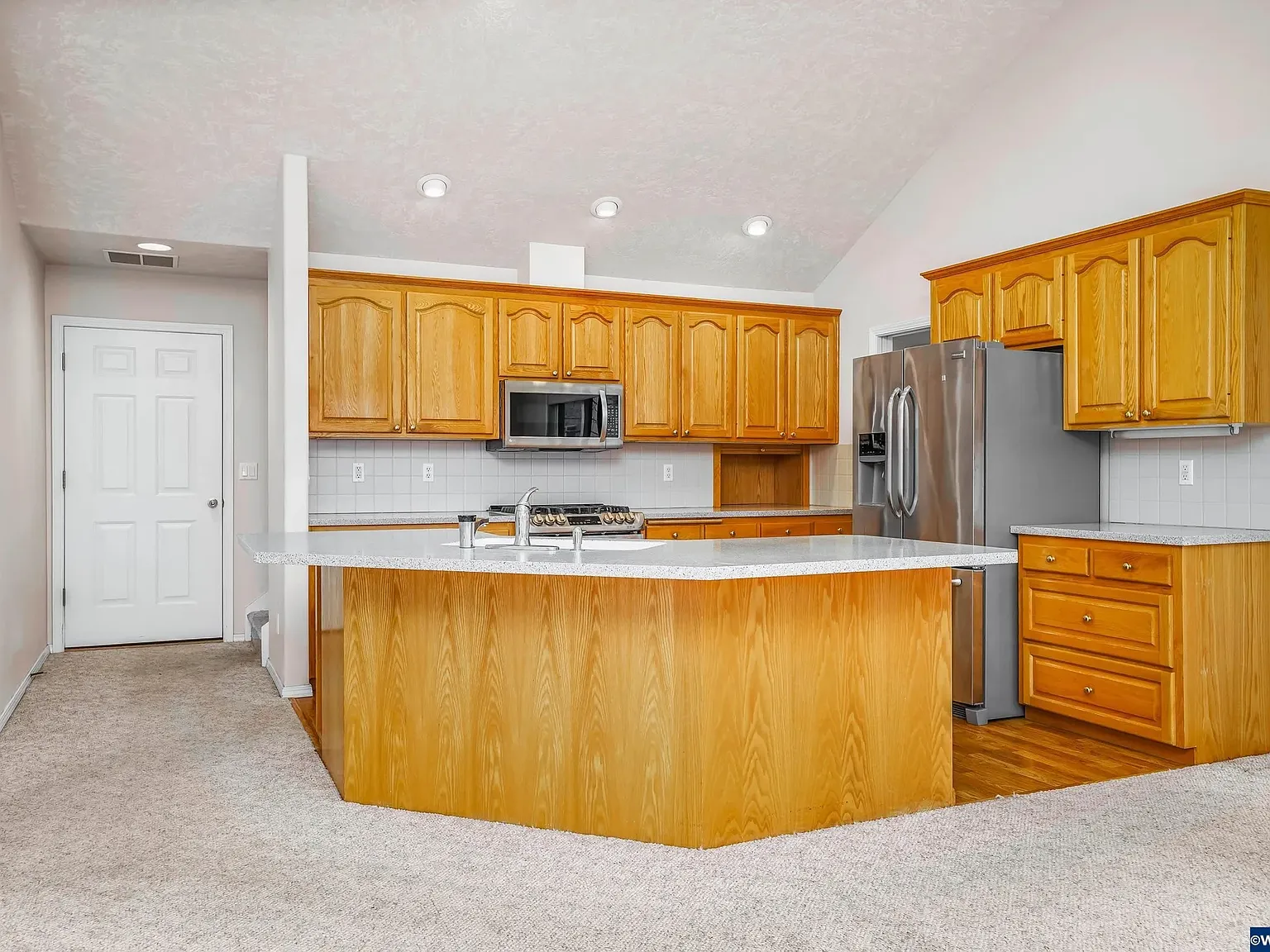 3 bed, 1909 sqft, $4,200 — Photo 4