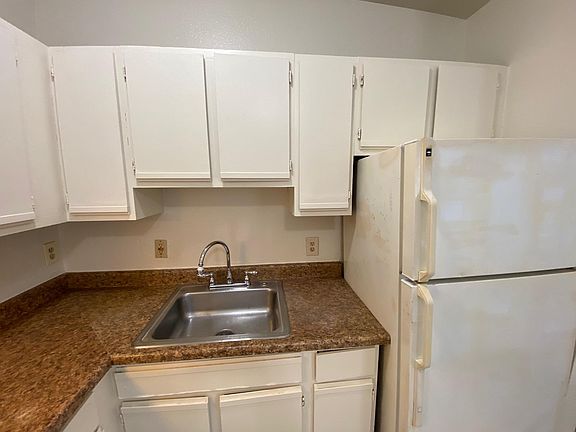 4th image of 2601 Center Ave APT 201
